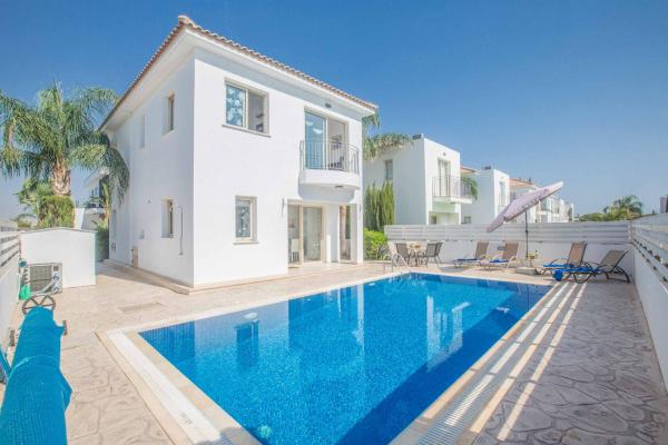 A la foto es mostra l'objecte Villa Delia situat a la ciutat de Protaras.