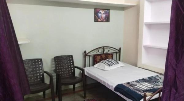 Na fotografii je vidět objekt Maa Peetambra Guest House nacházející se ve městě Indargarh.