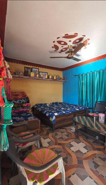 På billedet ses objektet Hari Om Home Stay beliggende i byen Joshimath.