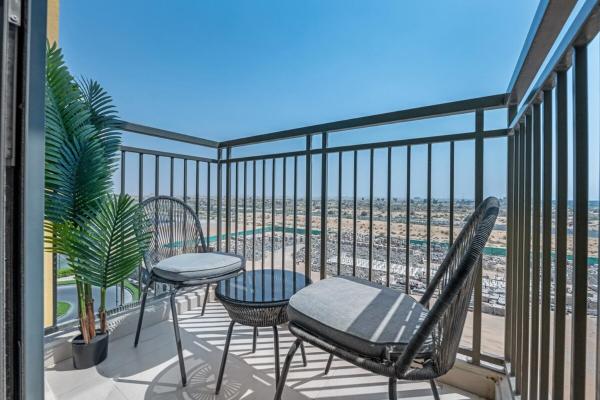 Waves - Stylish Blue Haven near Town Square Park, Dubai