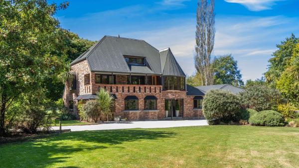 Na zdjęciu widoczny jest obiekt The Old Brick Estate położony w mieście Darfield.