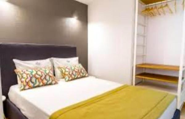 Na fotografii je vidět objekt Central Rooms Cascais, Estoril nacházející se ve městě Parede.