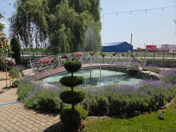 A la foto es mostra l'objecte FLORA Garden situat a la ciutat de Turceni.