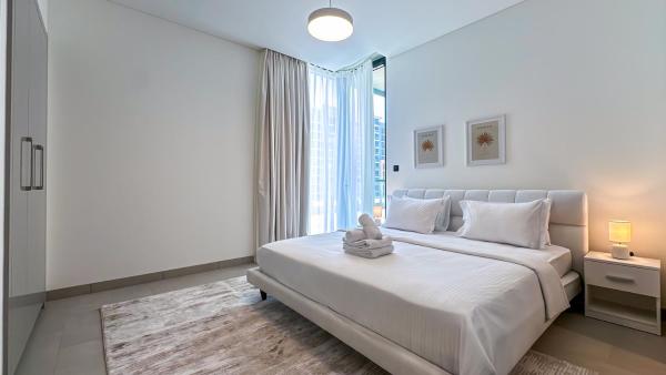 Spacious 2BR, Sobha Waves, Family-Friendly Stay - 3AB11, Dubai
