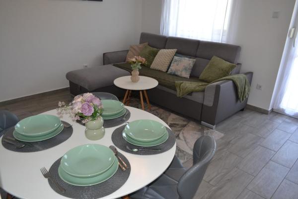 A la foto es mostra l'objecte Krisztina Apartman Balatonberény situat a la ciutat de Part.