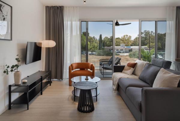 Auf dem Foto ist das Objekt Phaedrus Living Travertine Residences 101 in der Stadt Strovolos zu sehen.