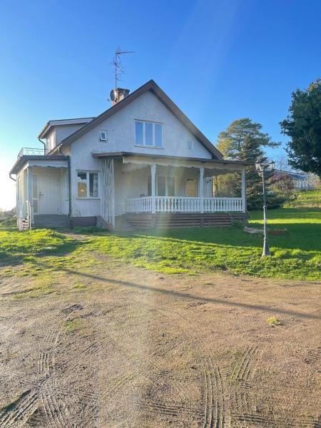 Kuvassa näkyy kohde Hus på bondgård, joka sijaitsee kaupungissa Gunnarskog.