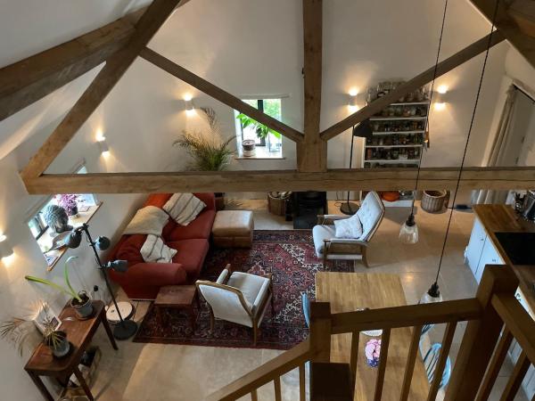 The photo shows the Listed stable conversion located in the city of Stourton.