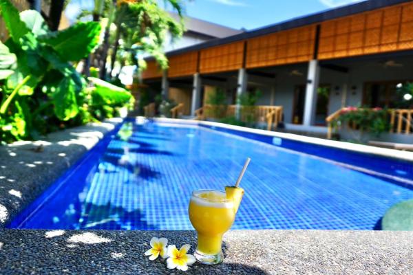 写真にはパングラオ市にあるMayfair Garden Resortが写っています。