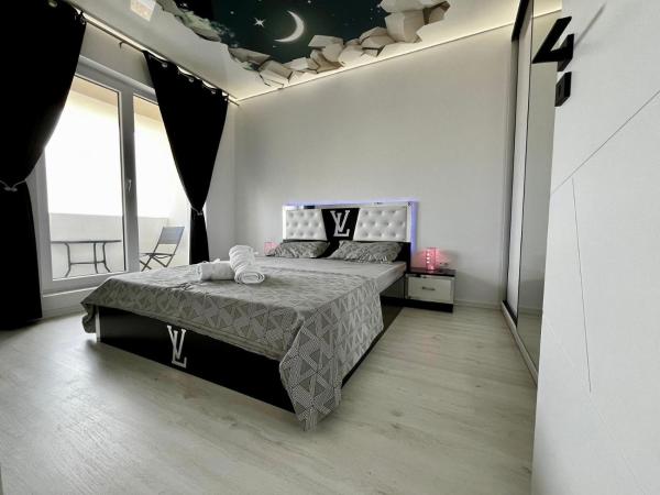 Na fotografii je vidět objekt Ilie Petre Luxury Suites nacházející se ve městě Arcuda.