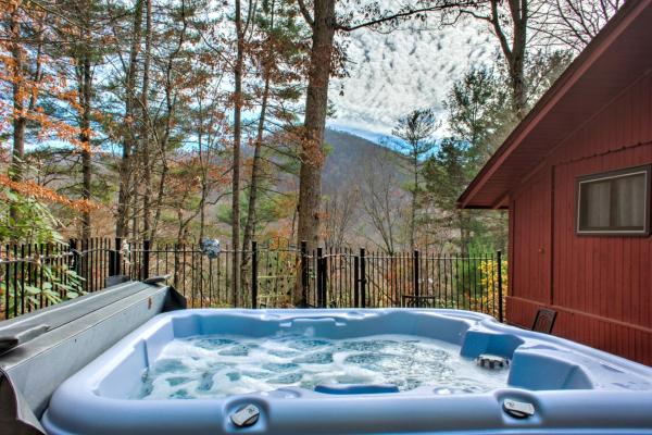 Hoot On The Hill By Carolina Mornings - Weaverville, NC