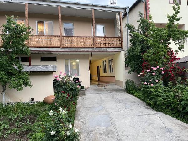 A la foto es mostra l'objecte Gokor Guesthouse situat a la ciutat de Dilijan.