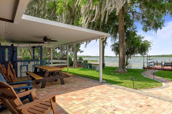 Welcoming ‘Little Blue Lakehouse’ In Crystal River - Beverly Hills, FL