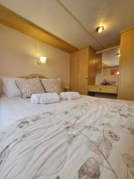 The photo shows the Skye Holiday Caravan 6 located in the city of Earlish.