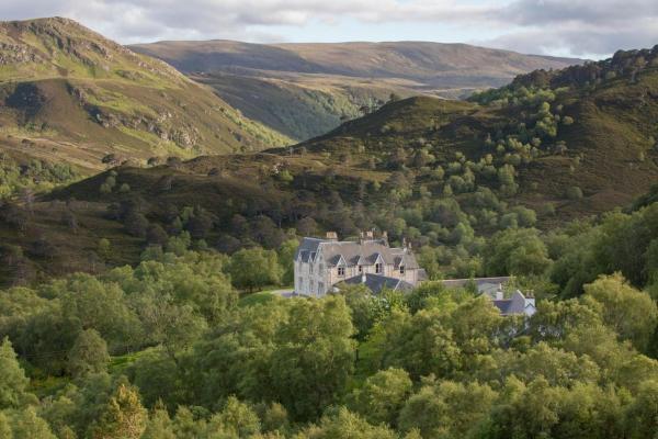 A la foto es mostra l'objecte Caledonian Lodge situat a la ciutat de Croick.