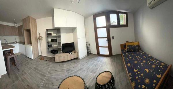På billedet ses objektet ATHOR Ireon Studio 3 basement beliggende i byen Pagóndas.