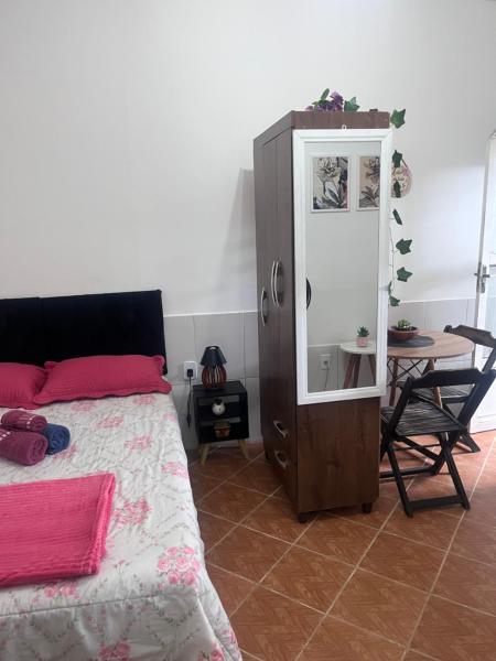 A la foto es mostra l'objecte Quitinete completa situat a la ciutat de Ilha do Tatu.