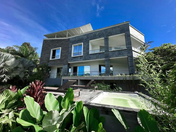 På bildet vises objektet Casa finca de 3 pisos con jacuzzi som ligger i byen Girardota.