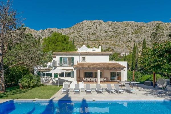 写真にはポリェンサ市にあるVilla Pollensa Fontが写っています。