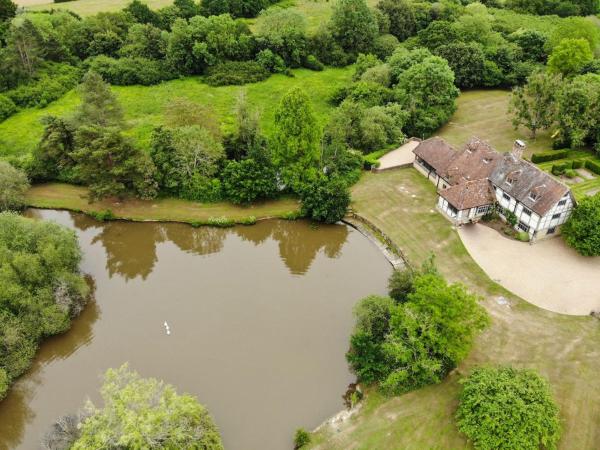 På billedet ses objektet Kirdford Farmhouse beliggende i byen Bodiam.