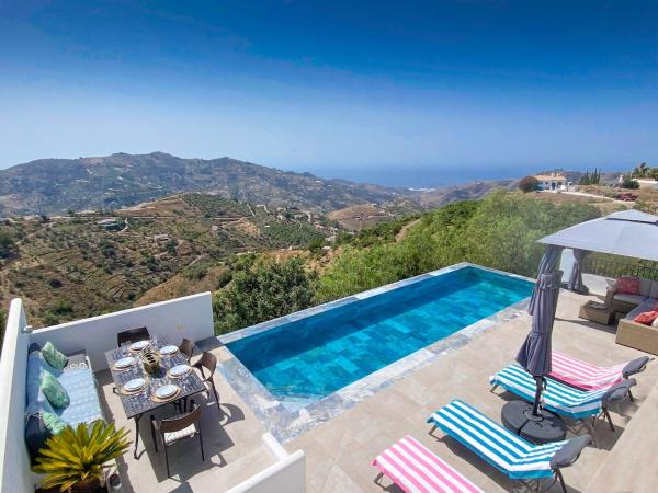 A la foto es mostra l'objecte El Solitaire-Luxurious villa-Infinity salt water pool-Sea views-Jacuzzi situat a la ciutat de Cómpeta.