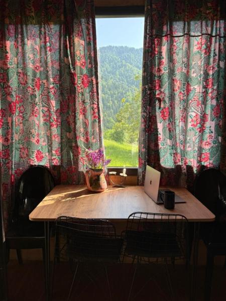 Na fotografii je vidět objekt Welcome to Tamara Cottage nacházející se ve městě Tsemi.