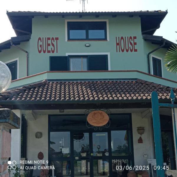 Auf dem Foto ist das Objekt Guest House Confienza in der Stadt Confienza zu sehen.