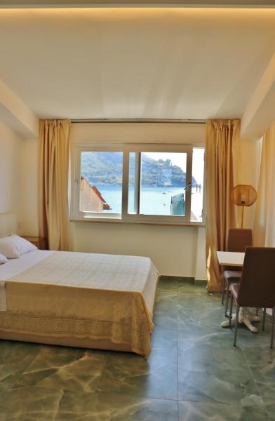 Na zdjęciu widoczny jest obiekt Scilla Luxury Rooms położony w mieście Scilla.