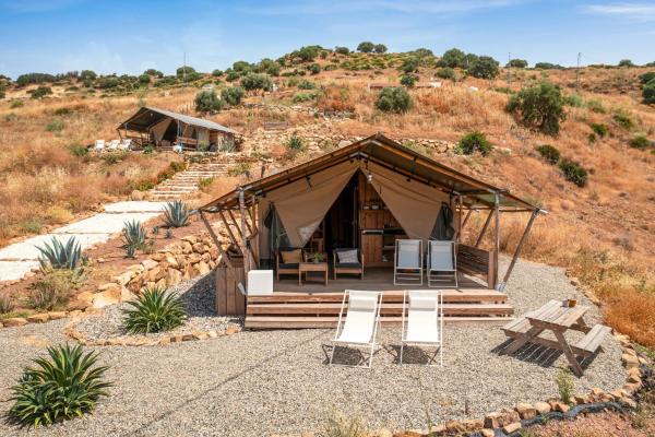 A la foto es mostra l'objecte Cactus Hill - Safari Tents - Caminito del Rey situat a la ciutat de Álora.