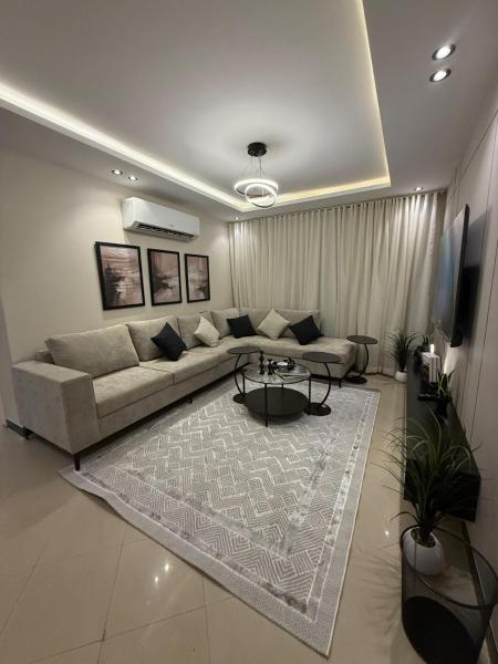 A la foto es mostra l'objecte Luxury apartment in Al Ghadir situat a la ciutat de Riad.