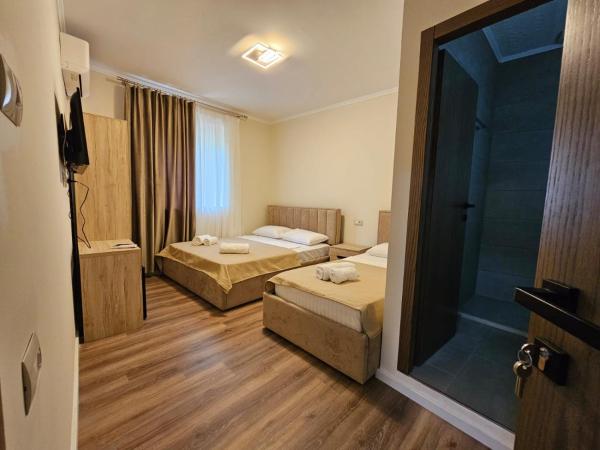 A la foto es mostra l'objecte Bazaar Central Rooms situat a la ciutat de Gjirokastër.