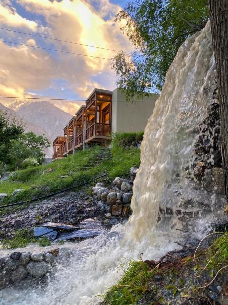 Nella foto è visibile l'oggetto Diwan e Hunza Resort situato nella città di Chamangul.