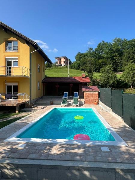 A la foto es mostra l'objecte Holiday Homer Vila na Obali Vrbasa situat a la ciutat de Banja Luka.