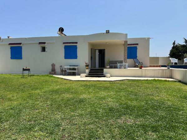 Na foto é possível ver o objeto DAR AZAIEZ El Haouaria Villa 4 Chambres climatisé belle piscine localizado na cidade de El Haouaria.