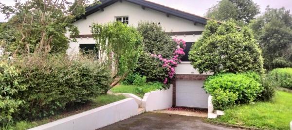 A la foto es mostra l'objecte Maison familiale au calme situat a la ciutat de Ibarron.
