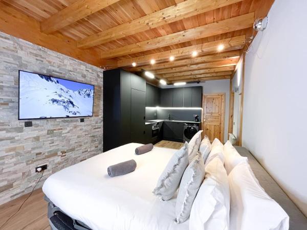 Rustic Retreat in Incles Valley Free Parking Mountain Views l by BonesVacances, Canillo