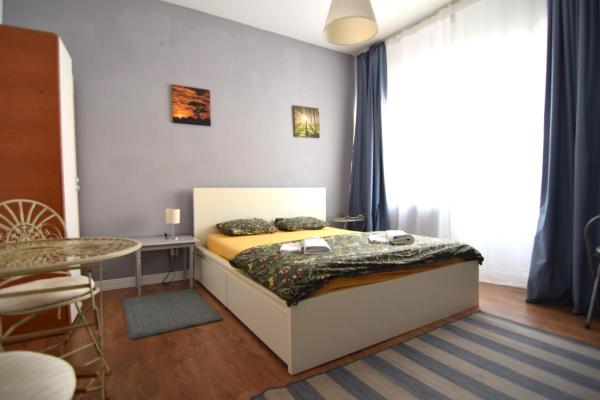 A la foto es mostra l'objecte Studio Piata Rosetti situat a la ciutat de Bucarest.