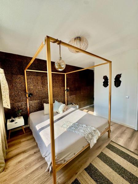 Op de foto is het object Os Marias te zien, gelegen in de stad Tomar.