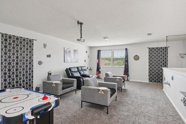 A la foto es mostra l'objecte Lakefront Luxury Retreat 5BR situat a la ciutat de Callahan.