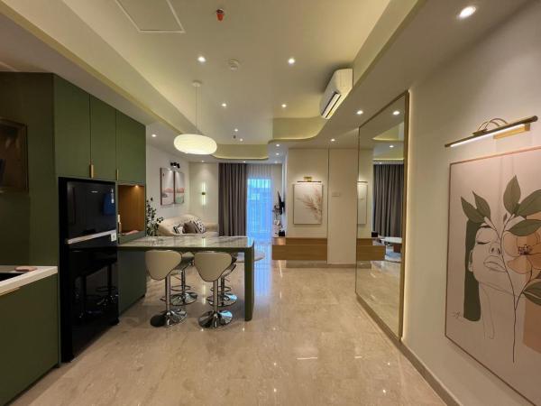 A la foto es mostra l'objecte Muji Style 2BR 3 Beds Apartment at Podomoro Medan - Direct Mall situat a la ciutat de Medan.
