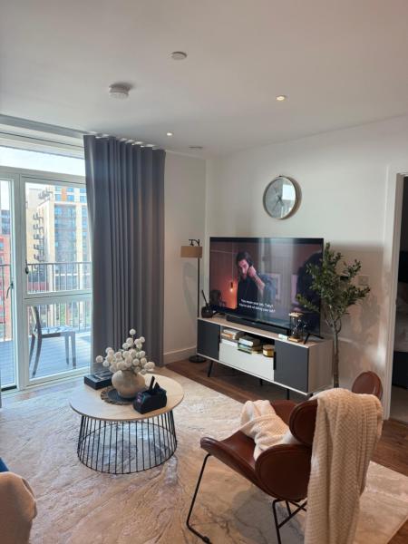 La photo montre l'objet Dynamic Luxury Apartment situé dans la ville de Barking.