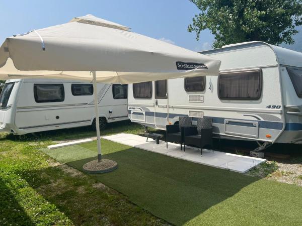 A la foto es mostra l'objecte Camping Alex situat a la ciutat de Cadenazzo.