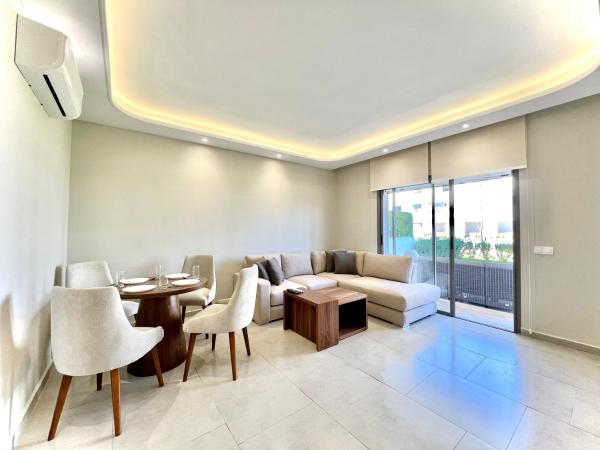 Апартаменты с 2 спальнями и видом на бассейн — 60 m² - Poolside Elegance