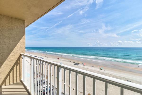 Na fotografii je vidět objekt Sunrise Seven Deluxe Oceanfront Condo nacházející se ve městě Daytona Beach.