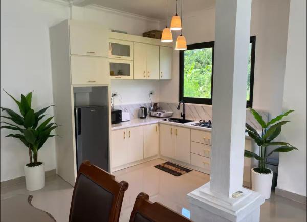 写真にはLhonga市にあるStunning Family Friendly House Nearby Lampuuk Beachが写っています。