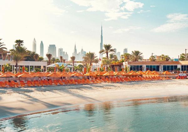 Na zdjęciu widoczny jest obiekt Dubai Marine Beach Resort & Spa położony w mieście Dubaj.