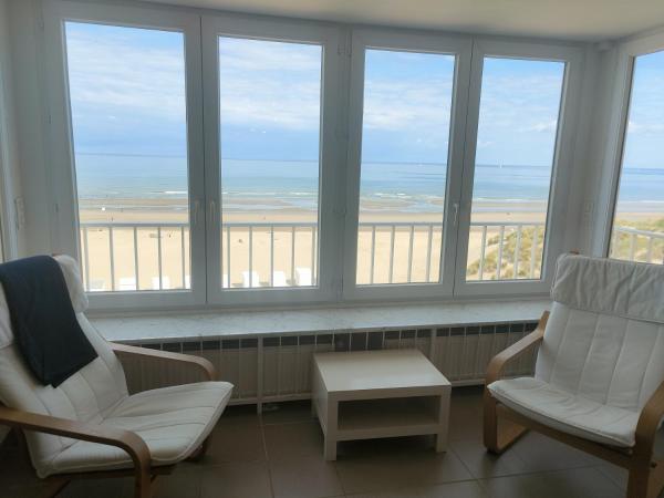 Appartment With Beach Front Sea View - Self Check-in - Koksijde