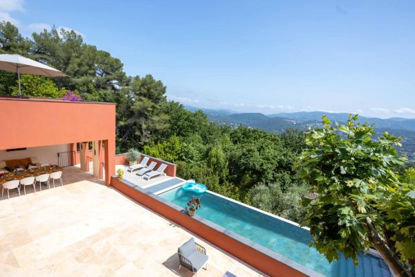 A la foto es mostra l'objecte Villa Les Chants Vallonnés situat a la ciutat de Spéracèdes.