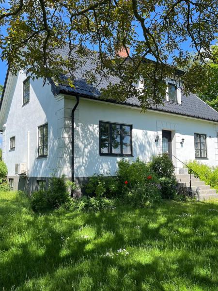 Na zdjęciu widoczny jest obiekt Village house & garden for summer hangout near Sankt Olof położony w mieście Onslunda.