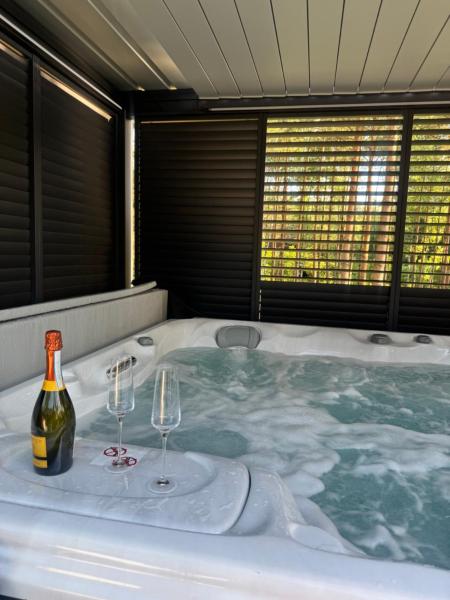 Op de foto is het object House of Love te zien, gelegen in de stad Różan.